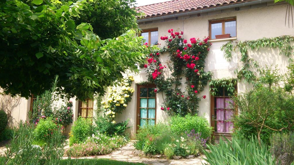 Paysannerie Des Versanes - Chambres Et Gite Tour-de-Faure Exterior photo